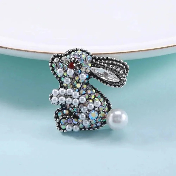 VQ Rabbit Brooch - Picture 2 of 8